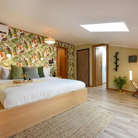 Timeless Elegance Meets Modern Comfort - In The Heart Of The Old Town Апартаменты Бухарест