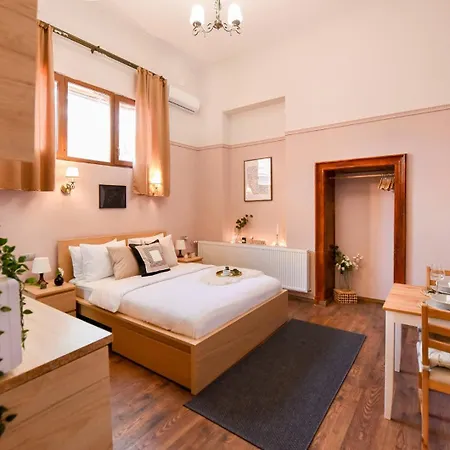 Timeless Elegance Meets Modern Comfort - In The Heart Of The Old Town Апартаменты *