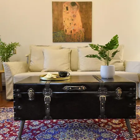 Апартаменты Timeless Elegance Meets Modern Comfort - In The Heart Of The Old Town Бухарест