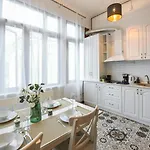 Timeless Elegance Meets Modern Comfort - In The Heart Of The Old Town Apartament *