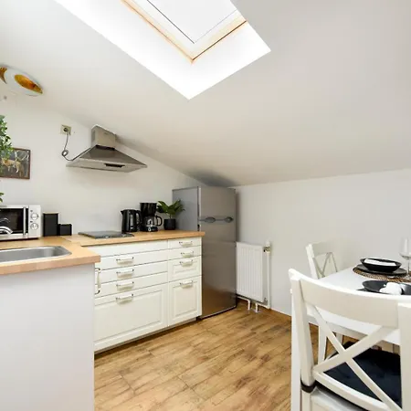 Apartment Timeless Elegance Meets Modern Comfort - In The Heart Of The Old Town *