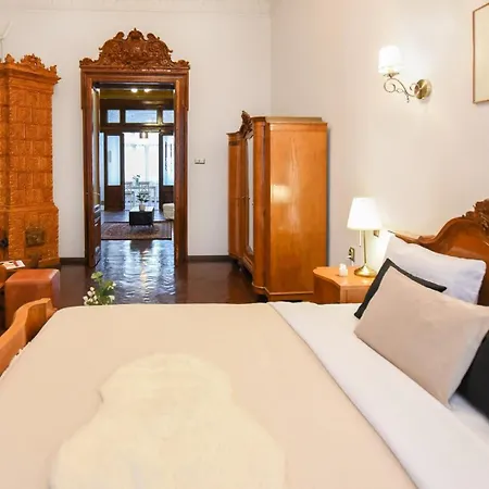 Apartment Timeless Elegance Meets Modern Comfort - In The Heart Of The Old Town *