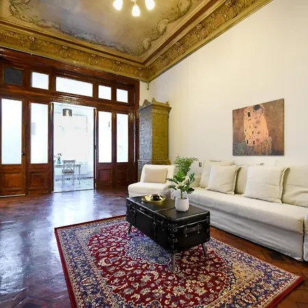 Apartment Timeless Elegance Meets Modern Comfort - In The Heart Of The Old Town Bucharest
