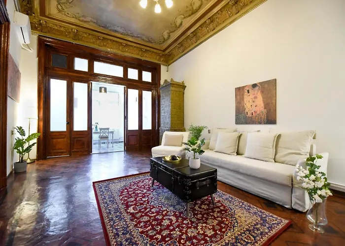 Apartment Timeless Elegance Meets Modern Comfort - In The Heart Of The Old Town Bucharest